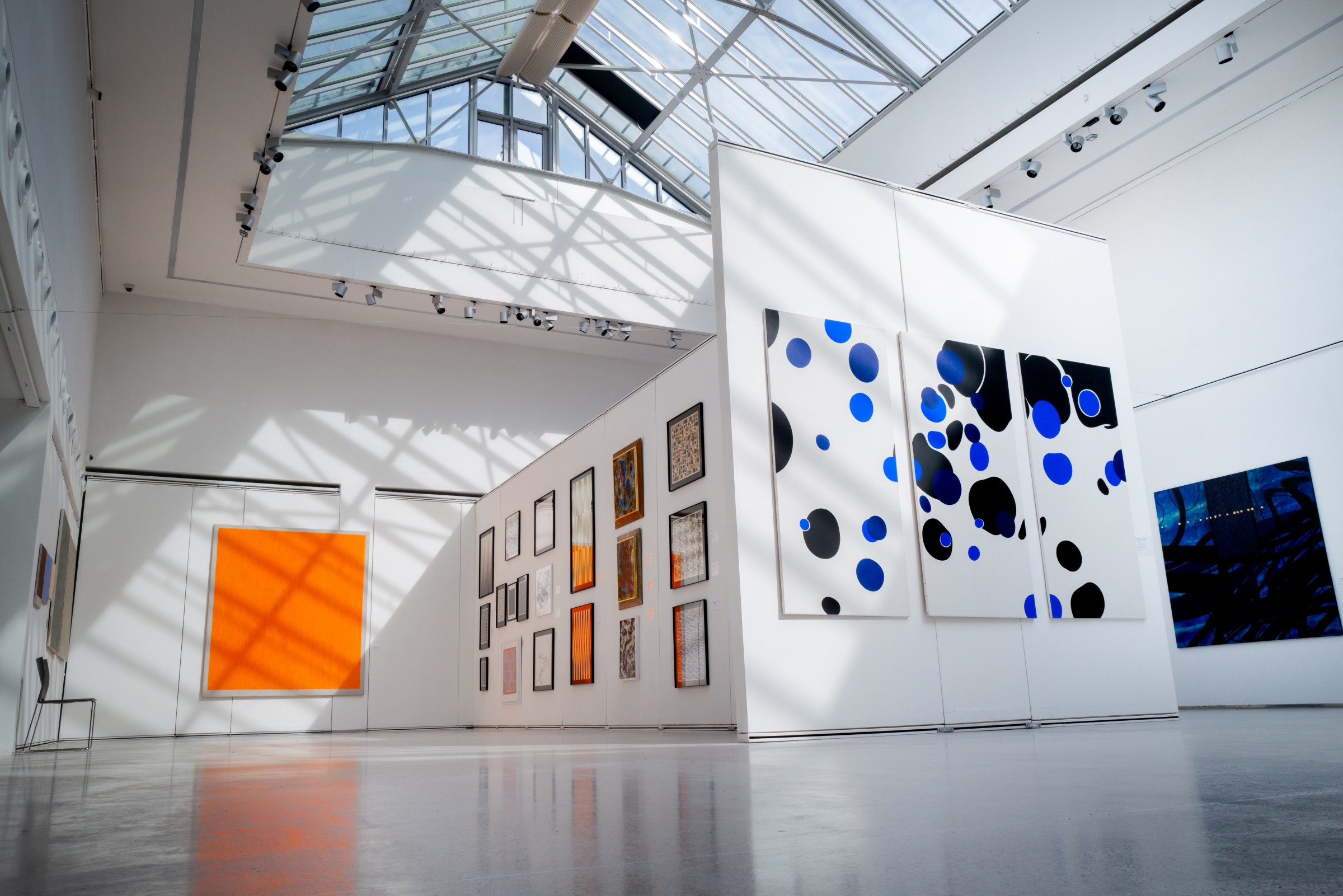 OKOUZLENI GEOMETRIÍ, Výstava Mánes, duben 2025